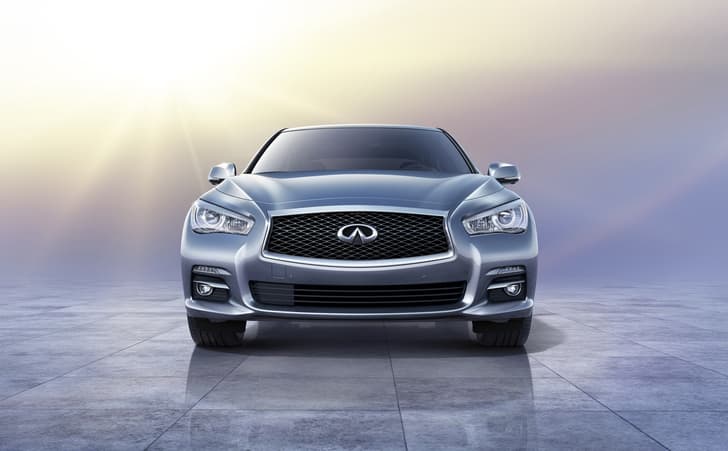 Infiniti Q50 saloon photo gallery